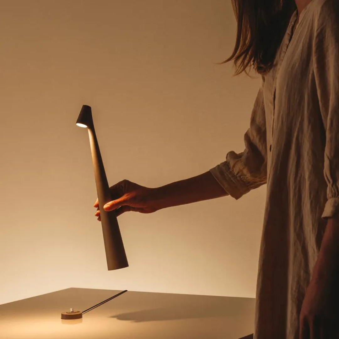 Skulpturturm Tragbare Lampe